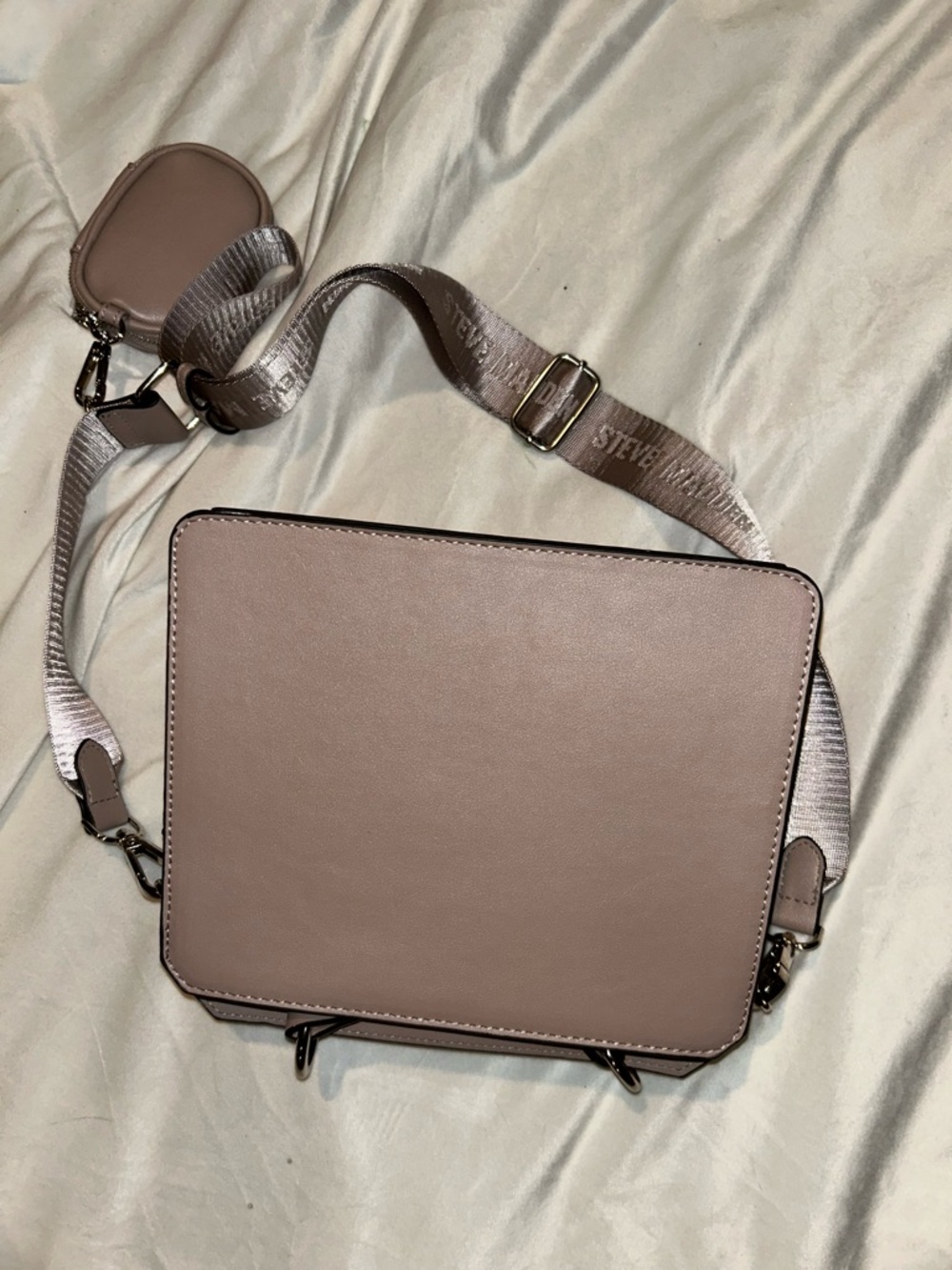 Steve Madden Bevelyn Convertible Crossbody Bag - Picture 4 of 4